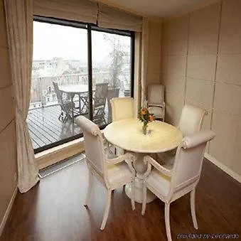 蒙哥马利b公寓式酒店 Etterbeek 4*,