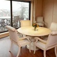 蒙哥马利b公寓式酒店 Etterbeek 4*,